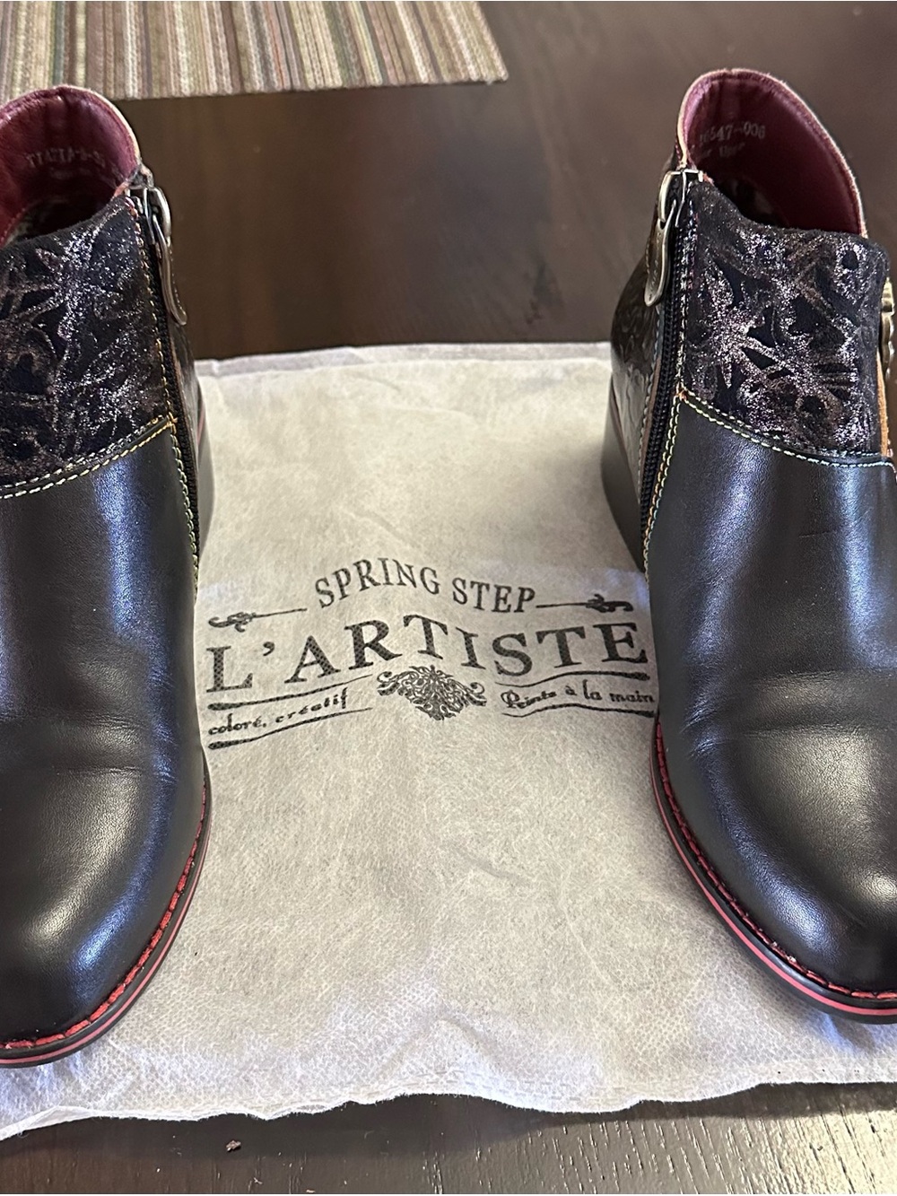 Spring Step L'Artiste Black Leather Ankle Booties with Burgundy Trim, Size 5